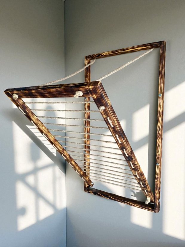 Nástěnný úzký sušák – tmavý